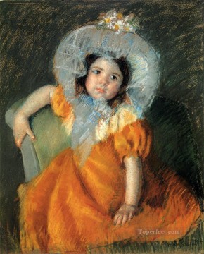 メアリー・カサット Painting - オレンジのドレスを着た子供 母親の子供たち メアリー・カサット